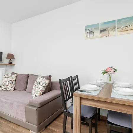 Cztery Oceany For 4 Guests With Balcony & Parking By Renters Apartment *