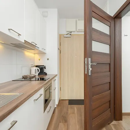 Cztery Oceany For 4 Guests With Balcony & Parking By Renters Apartment